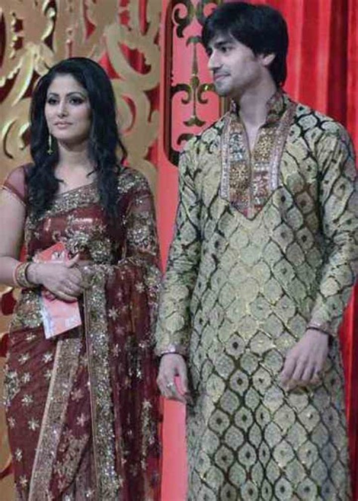 Actress Hina Khan Height, Weight, Age, Boyfriend, Family, Biography