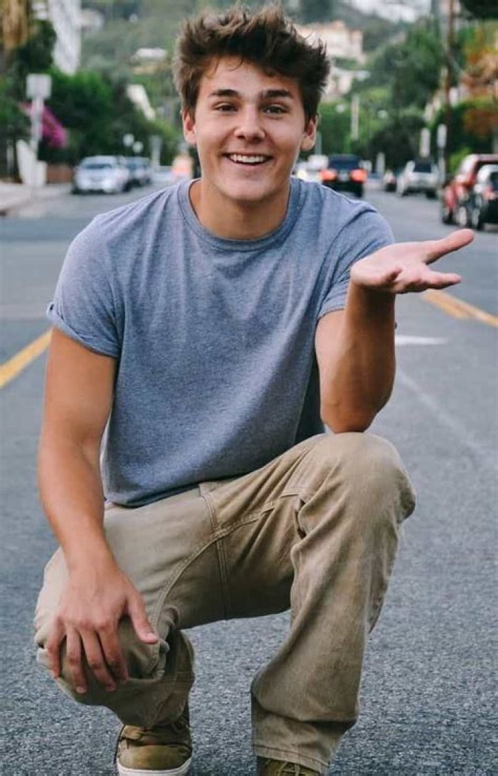 Alex Ernst Height, Weight, Age, Body Statistics