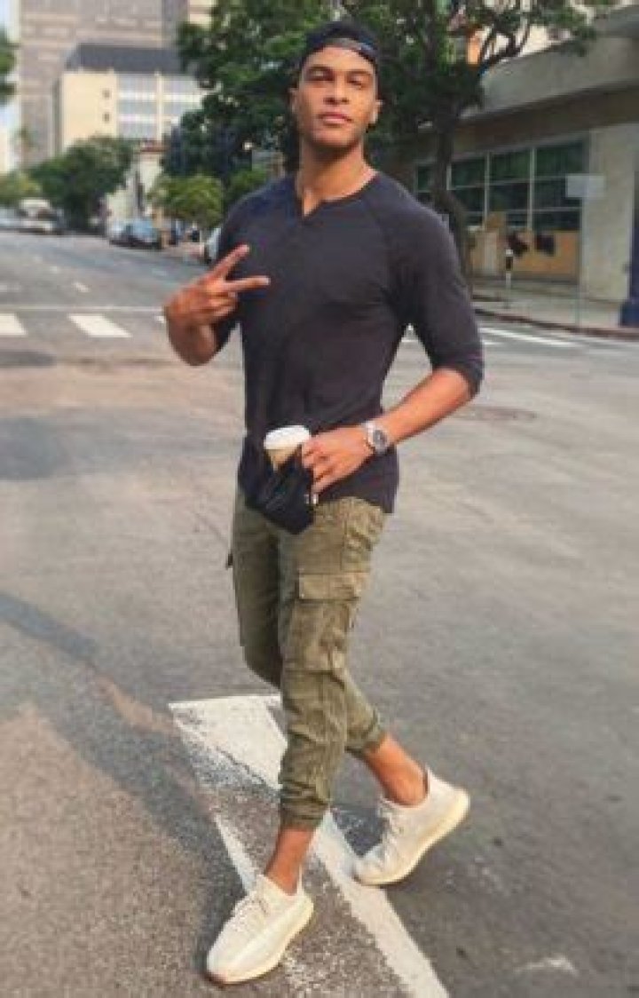 Dale Moss Height, Weight, Age, Body Statistics