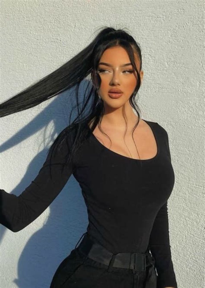 Dzana Dzzyzzle Height, Weight, Age, Boyfriend, Family, Facts, Biography