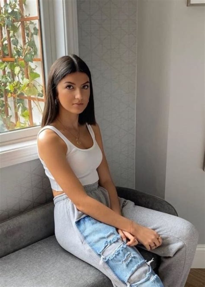 Ellie Zeiler Height, Weight, Age, Boyfriend, Family, Facts, Biography