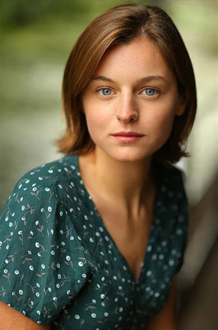Emma Corrin Height, Weight, Age, Boyfriend, Family, Facts, Biography