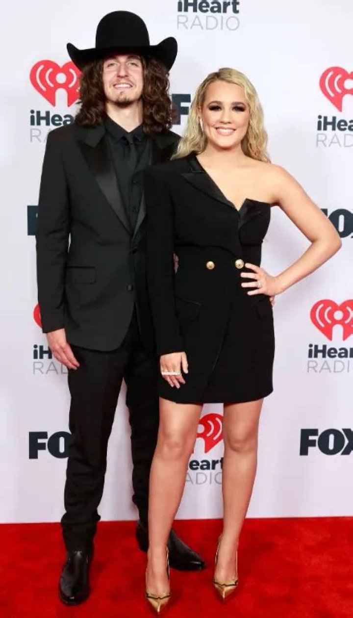 Gabby Barrett Height, Weight, Age, Spouse, Family, Facts, Biography