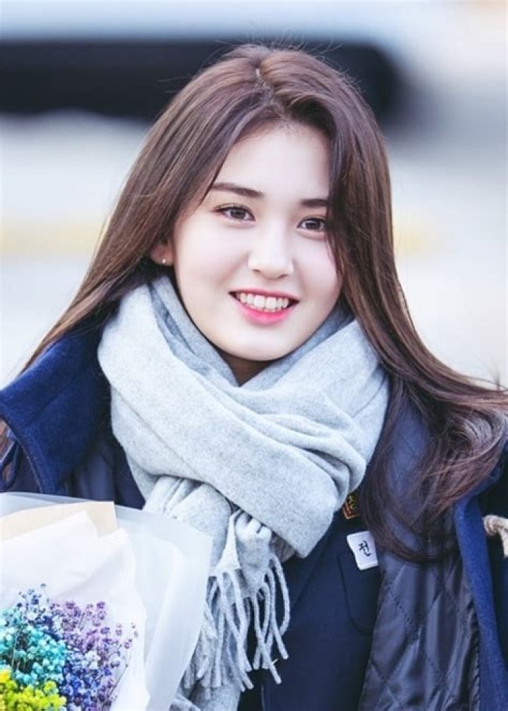 Jeon So-mi Height, Weight, Age, Boyfriend, Family, Facts, Biography