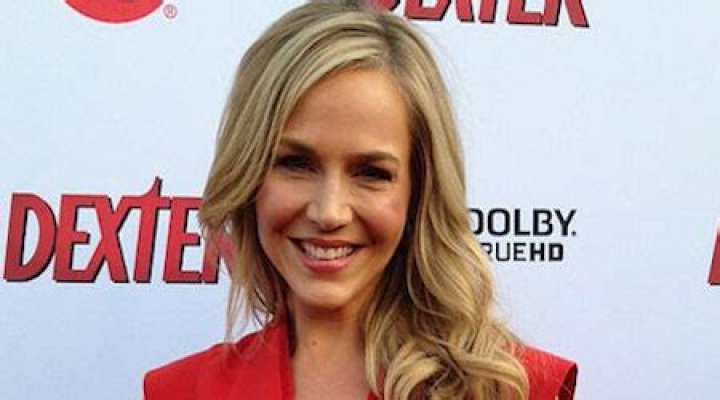 Julie Benz Height, Weight, Age, Spouse, Family, Facts, Biography