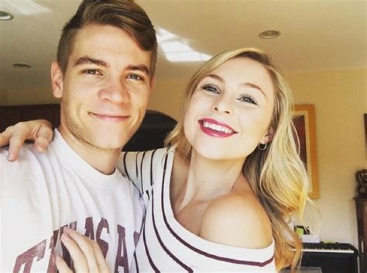 Lucas Adams Height, Weight, Age, Girlfriend, Family, Facts, Biography