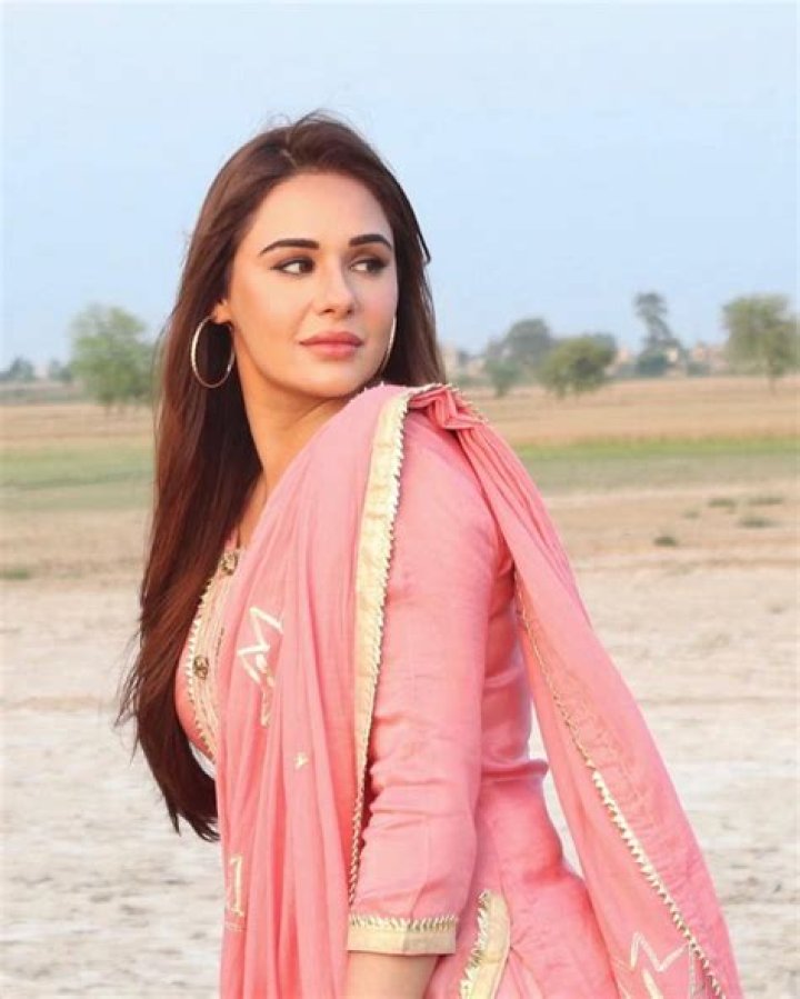 Mandy Takhar Height, Weight, Age, Body Statistics