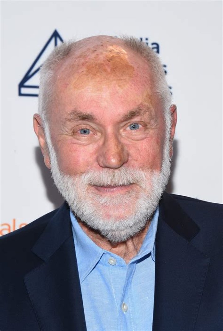 Robert David Hall Net Worth