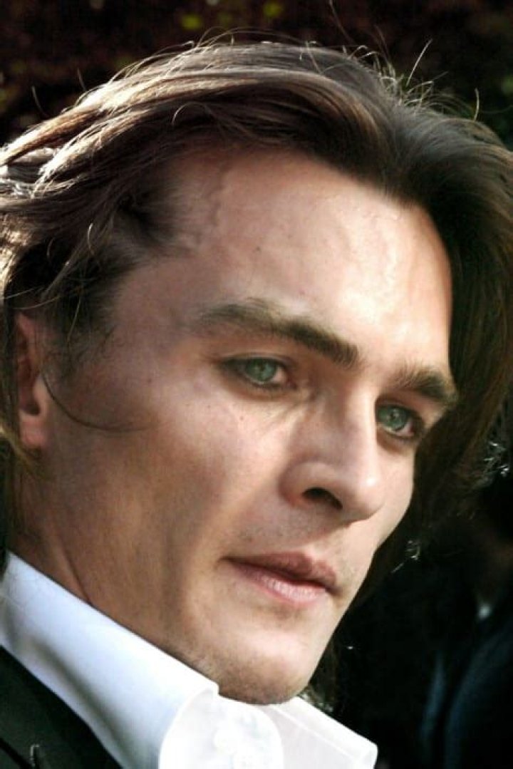 Rupert Friend Height, Weight, Age, Spouse, Family, Facts, Biography