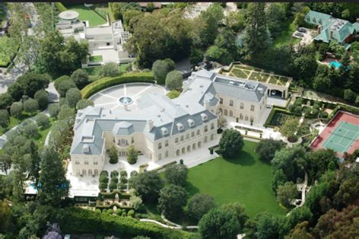 South Mapleton Drive Is The Most Expensive And Exclusive Street On Earth
