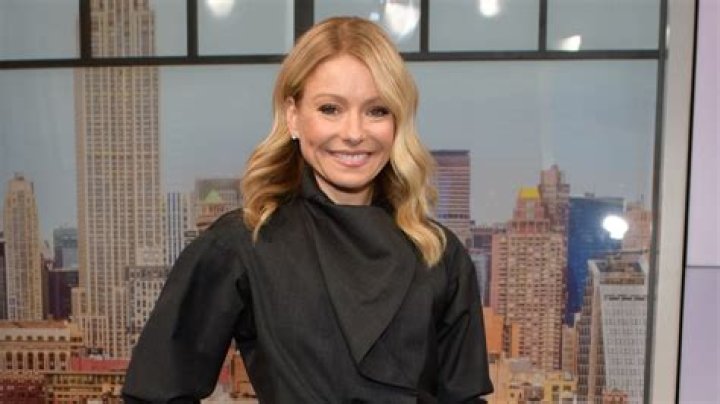 The Real Reason Kelly Ripa Stopped Drinking Alcohol — Best Life