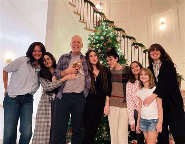 This Is Bruce Willis' Daily Routine for Managing Dementia, Source Reveals
