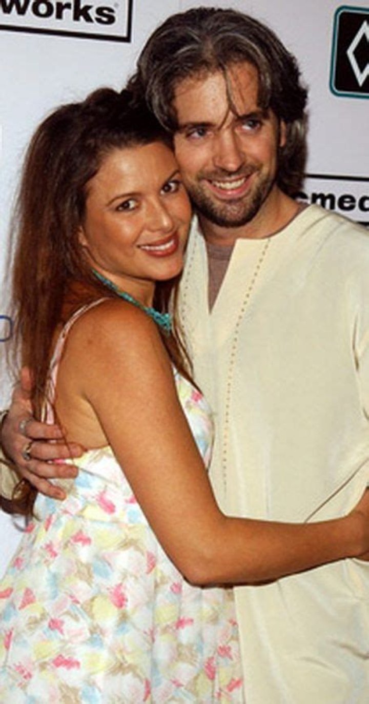 Who is Kari Wuhrer Dating Now?