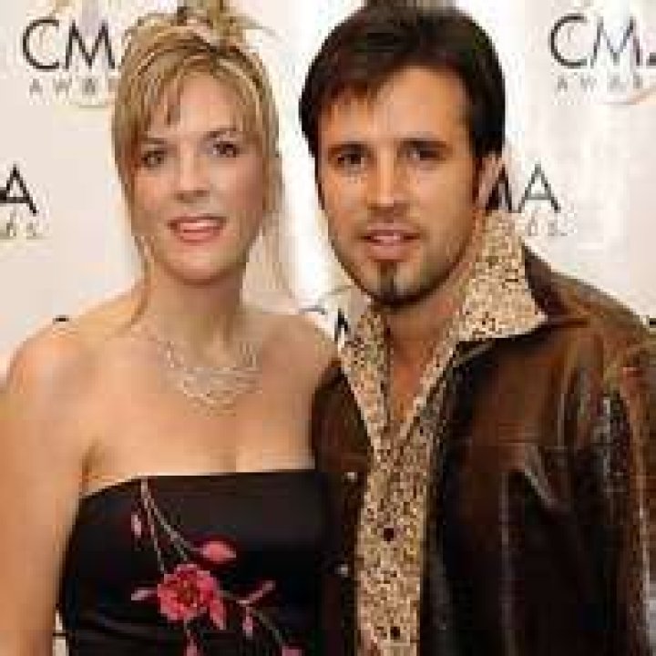 Who is Mark Wills Dating Now