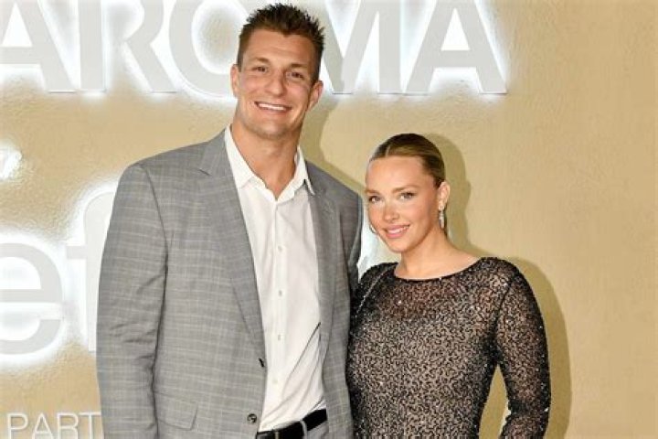 Who is Rob Gronkowski Dating Now