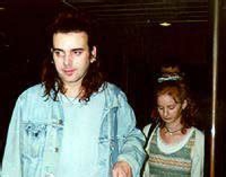 Who is Simon Gallup Dating Now